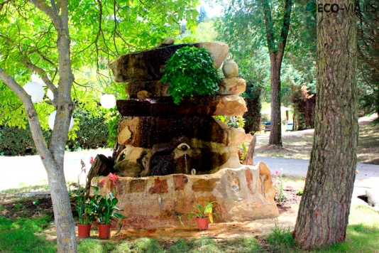 Fuente del agua de manantial Fuente del agua de manantial