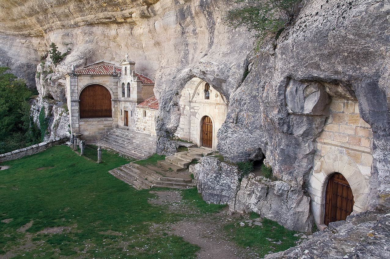 Cueva ermita de San Bartolemé. En la merindad de Sotoscueva