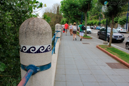 Bañistas en la Avenida de la Reina Victoria