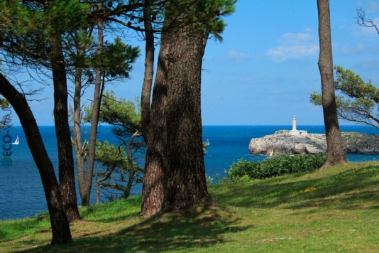 Faro e islote de Mouro
